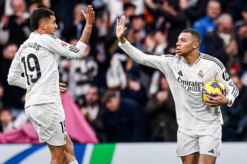 صباحك أوروبي.. عودة ريال مدريد للصدارة.. إصابة أولمو.. واعتراف أموريم